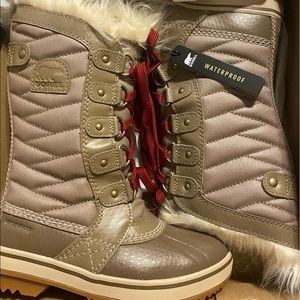 SOREL YOUTH TOFINO II BOOT SIZE 1